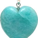 what does romance saja wear necklace